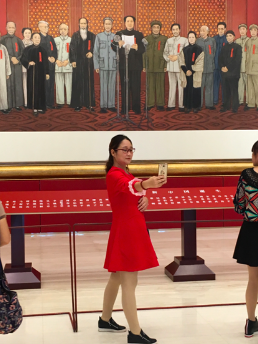 Abb. 3 Selfie-Produktion im Chinesischen Nationalmuseum, Peking (Foto: MM)